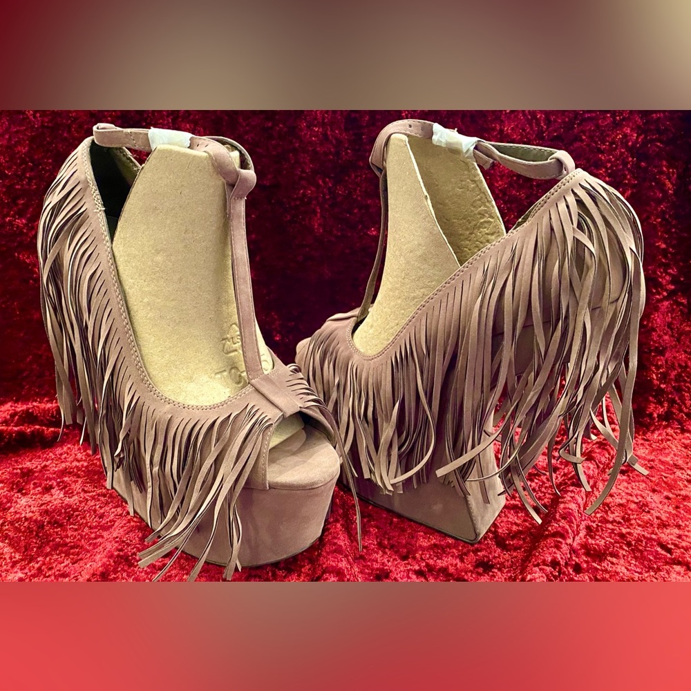 BNIB LILIANA AHAVA-20 Velvet Fringe
Platform Heels Size 10 Taupe